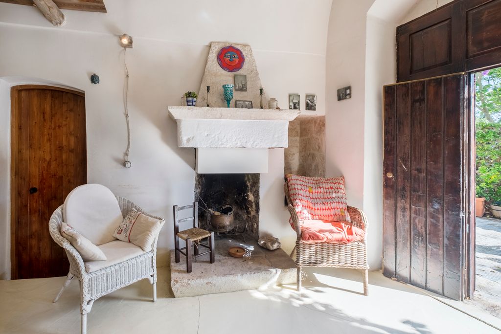 Trullo le Carroze Puglia Olivers Travels 5