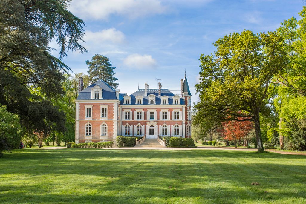 Chateau de Flora Loire Valley Olivers Travels1