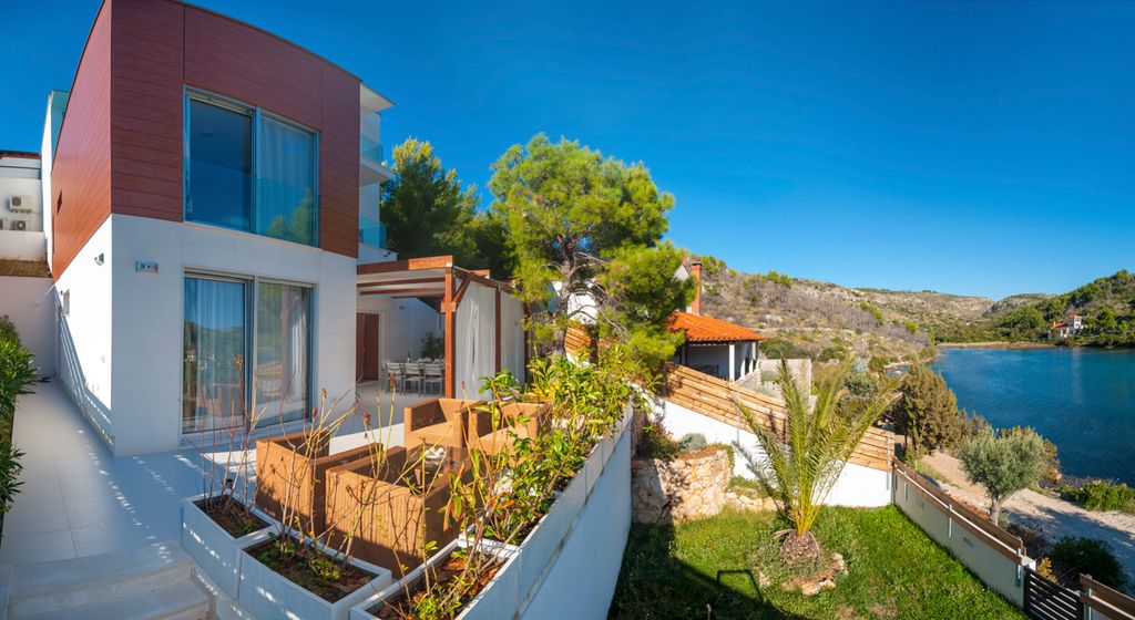 Villa Vala Dalmatia Brac Olivers Travels  1 