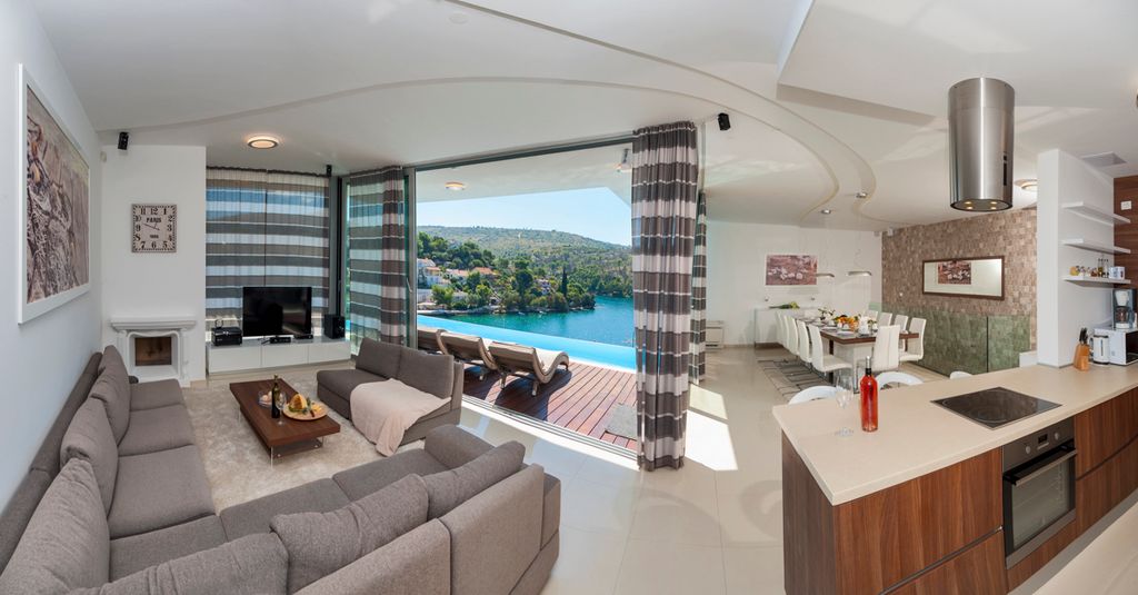 Villa Vala Dalmatia Brac Olivers Travels  3 