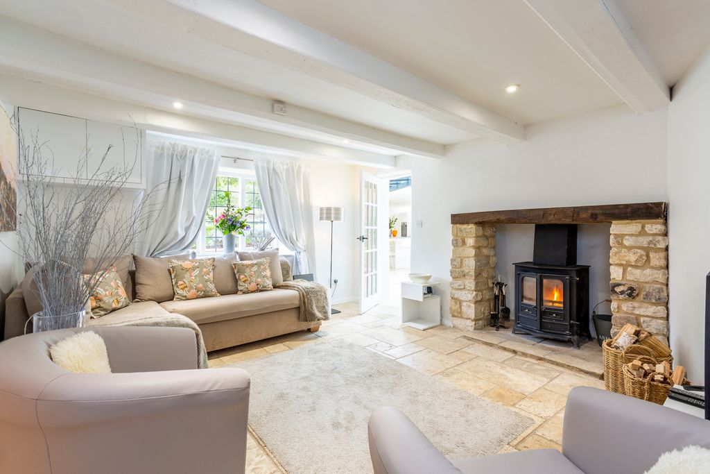 The Cobblers Cottage Olivers Travls 3