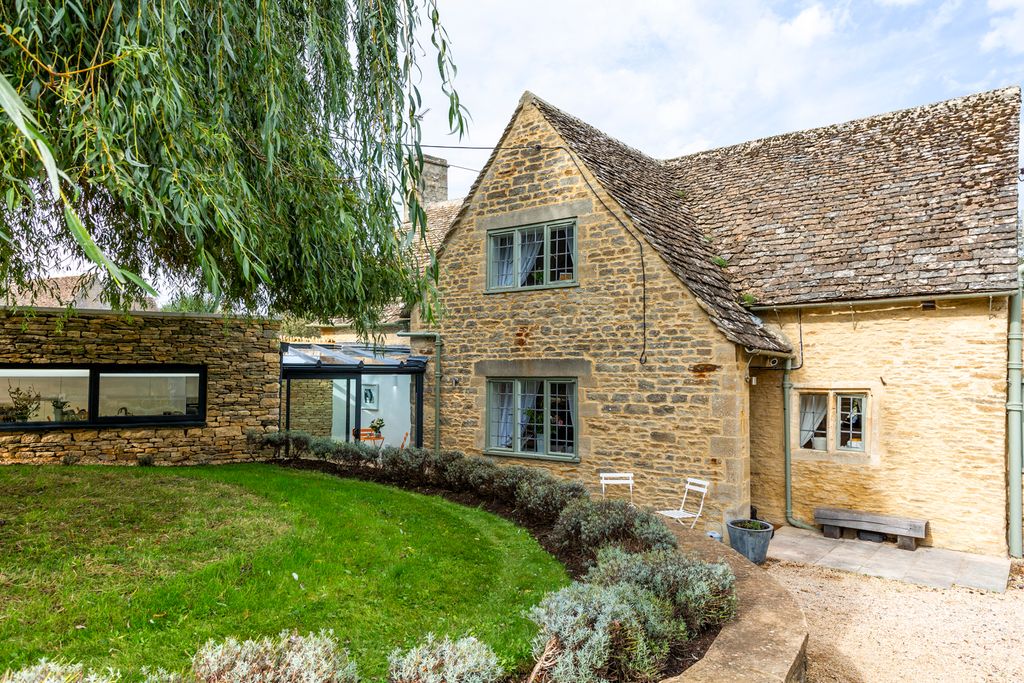 The Cobblers Cottage Olivers Travls 32