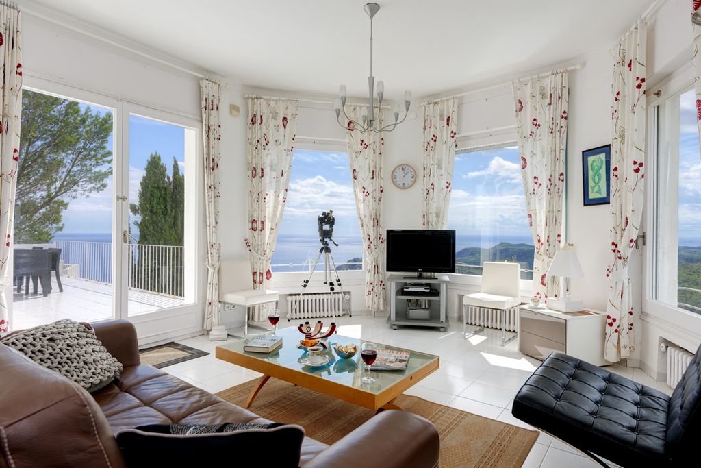 Villa Encantado Costa Brava Olivers Travels 3