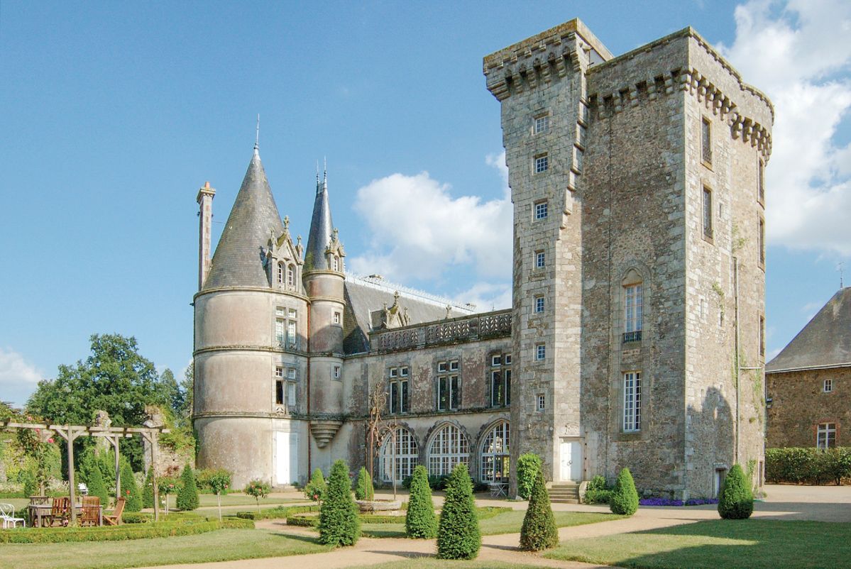 Chateau Des Poetes Keep