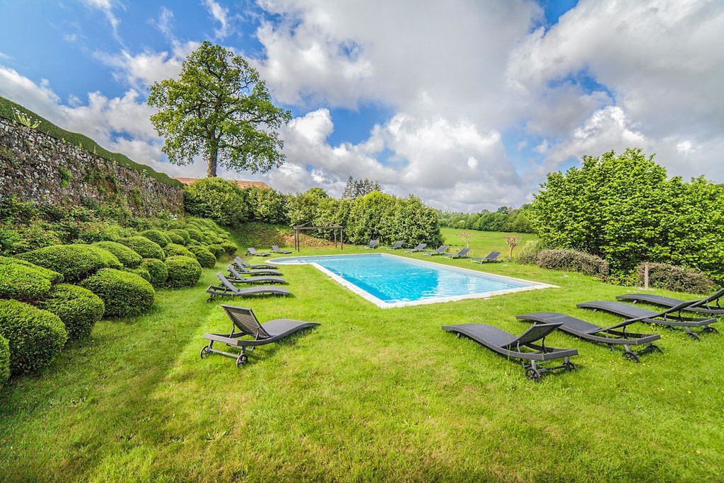 Chateau Flacelliere Keep Olivers Travels2