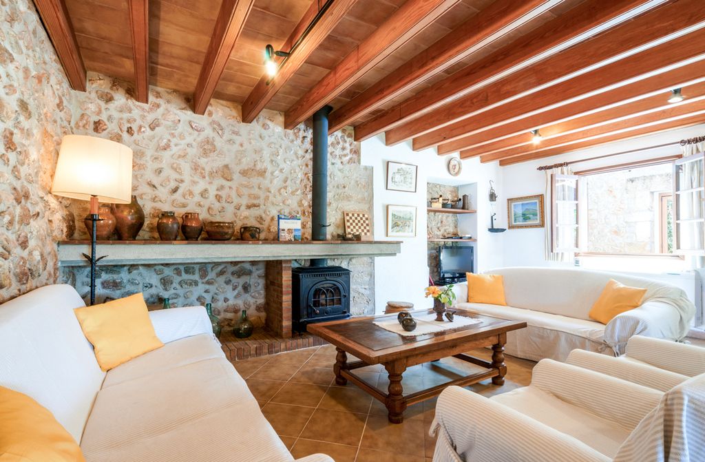 Villa de Madera Mallorca Olivers Travels 3