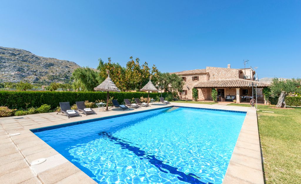 Villa de Madera Mallorca Olivers Travels 1