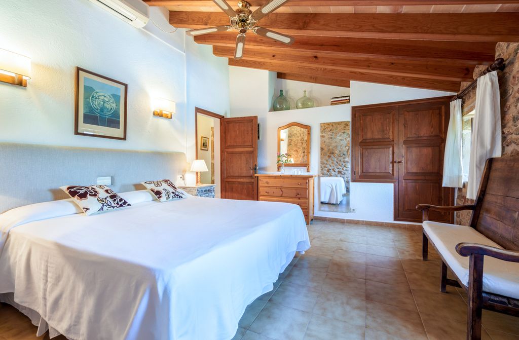 Villa de Madera Mallorca Olivers Travels 4