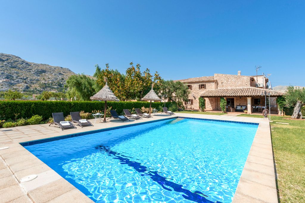 Villa De Madera Mallorca OliversTravels 1