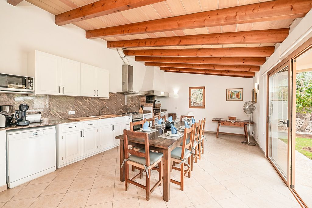 Villa De Madera Mallorca OliversTravels 4
