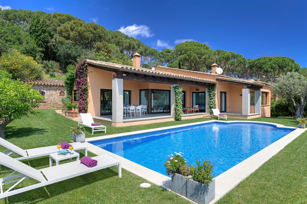 Villa Dolores Costa Brava Olivers Travels 1