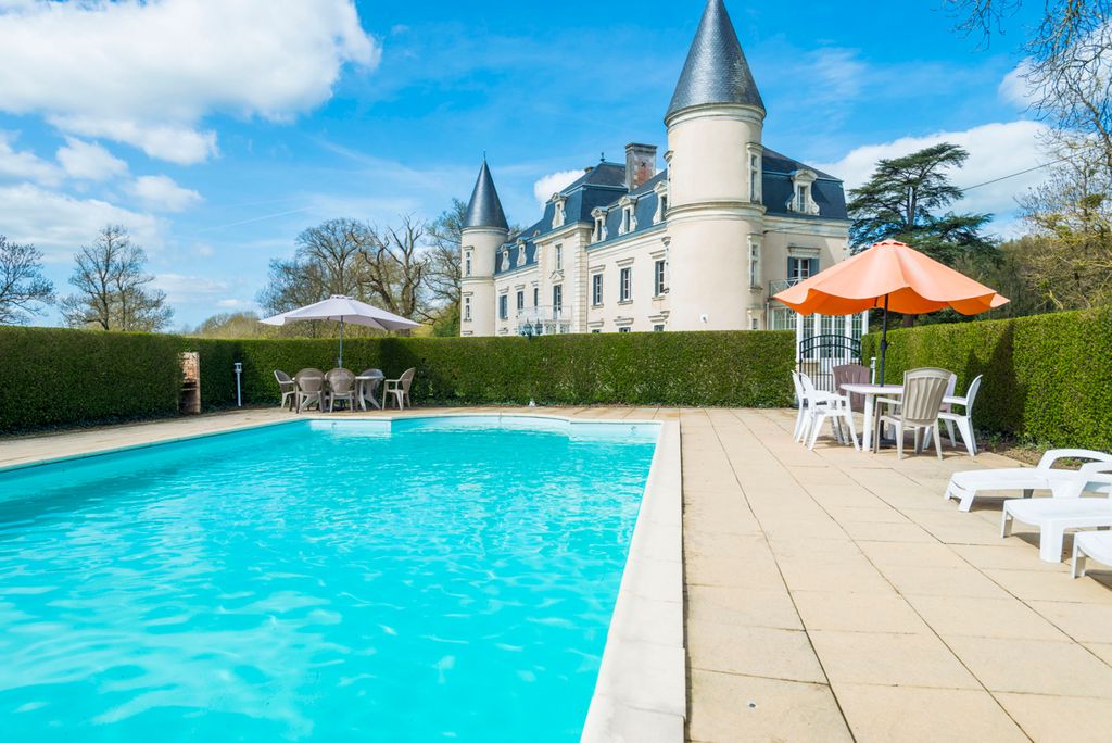 Chateau Cendrillon Loire Valley Olivers Travels 1