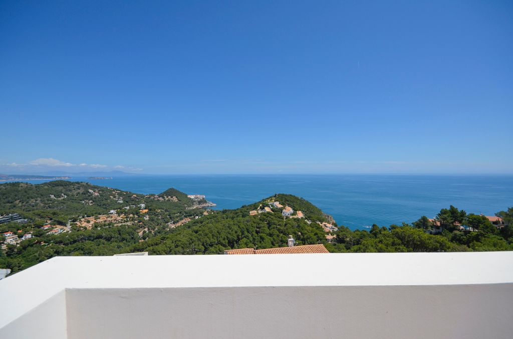 Villa Iker Costa Brava Olivers Travels2