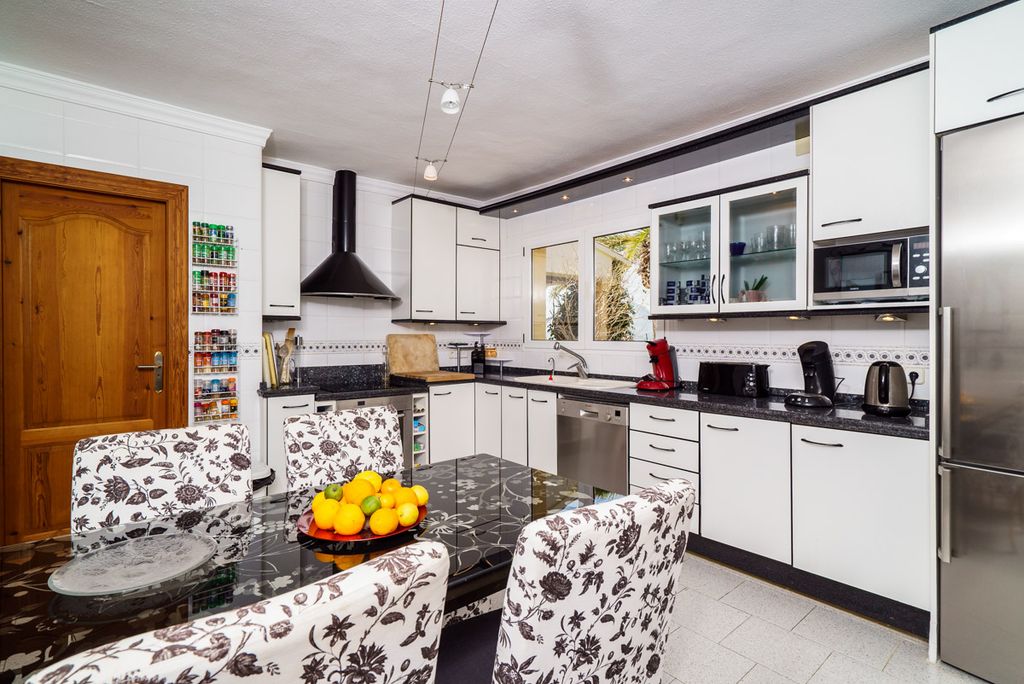 Villa Dacil Costa Blanca Olivers Travels5