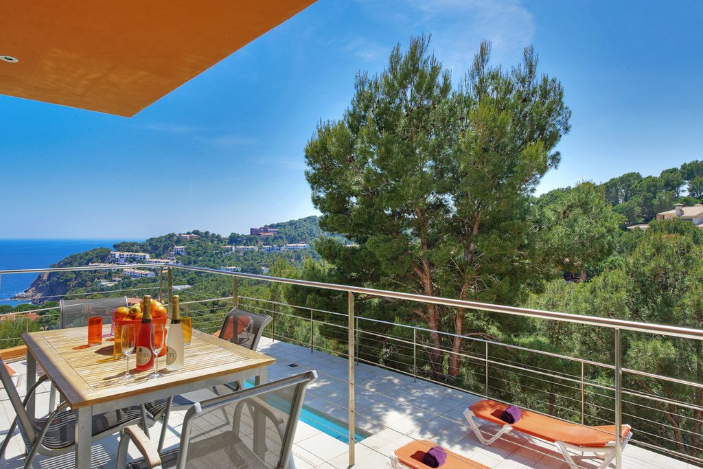 Villa Contigo Costa Brava Olivers Travels 5