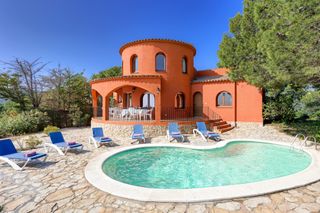 Villa Caliente Costa Brava Olivers Travels 1