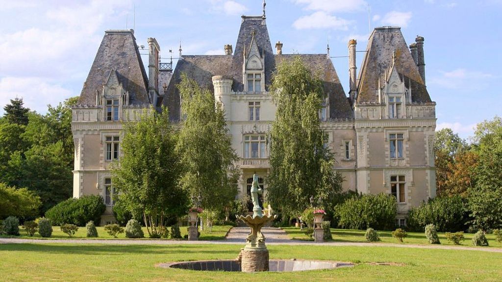 Chateau Crystal Loire Valley Olivers Travels 6