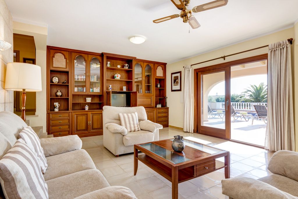 Villa Los Leones Menorca Olivers Travels 3