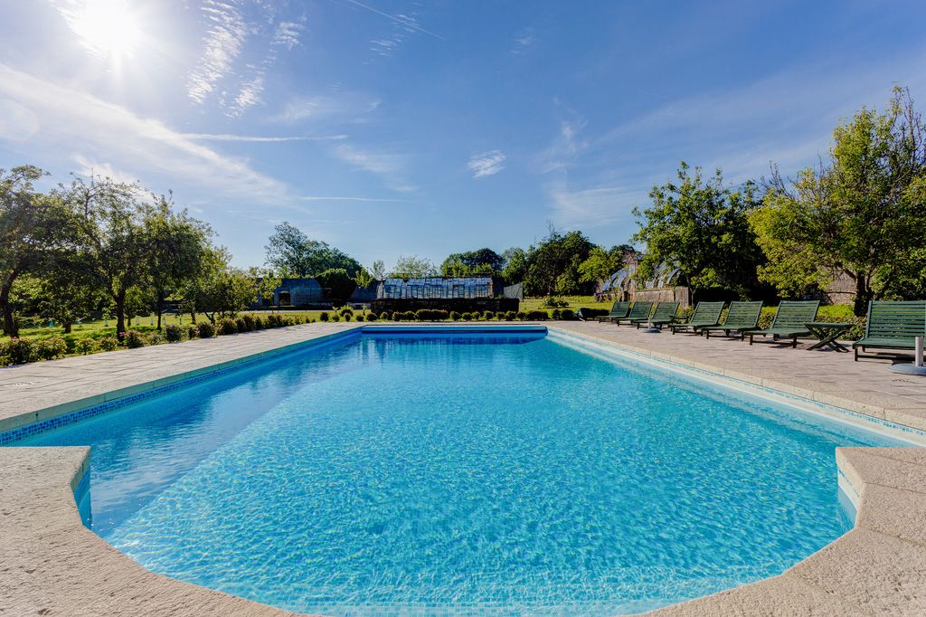 Chateau des Reves Normandy France Olivers Travels 5