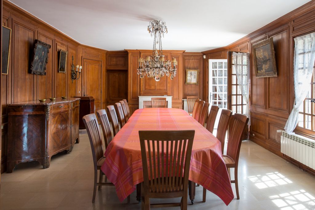 Manoir de Blouse Ville Normandie Olivers Travels3
