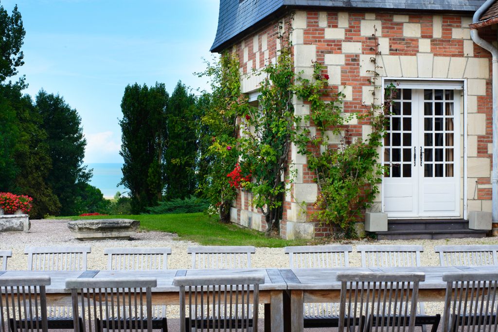 Manoir de Blouse Ville Normandie Olivers Travels5