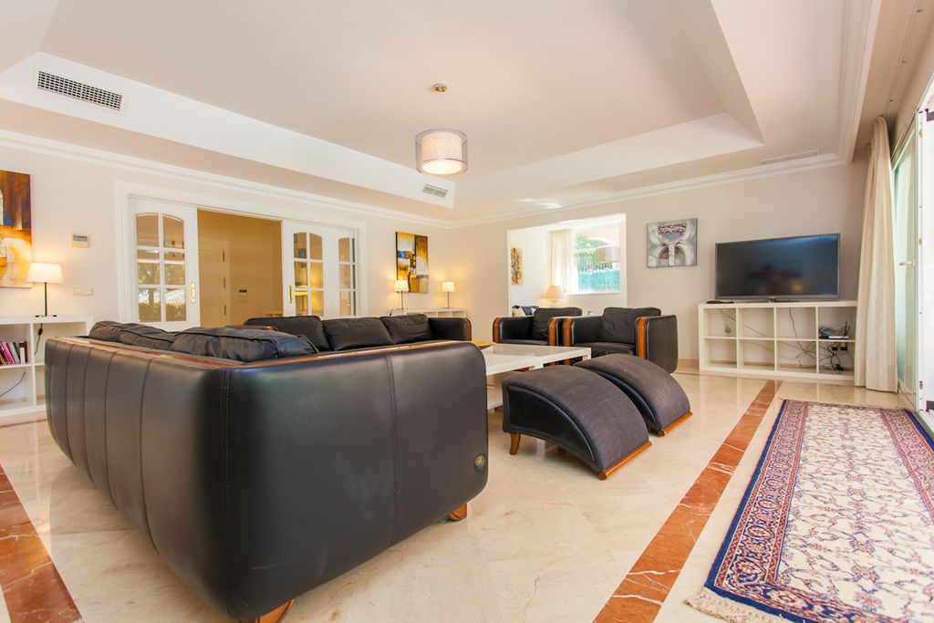 Villa Verdes Costa del Sol Olivers Travels3