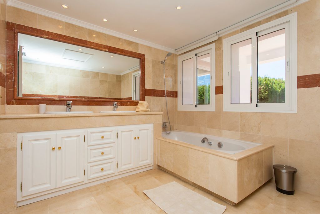 Villa Verdes Costa del Sol Olivers Travels5