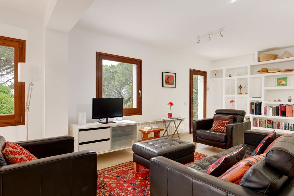 Villa Agueda Costa Brava Olivers Travels3