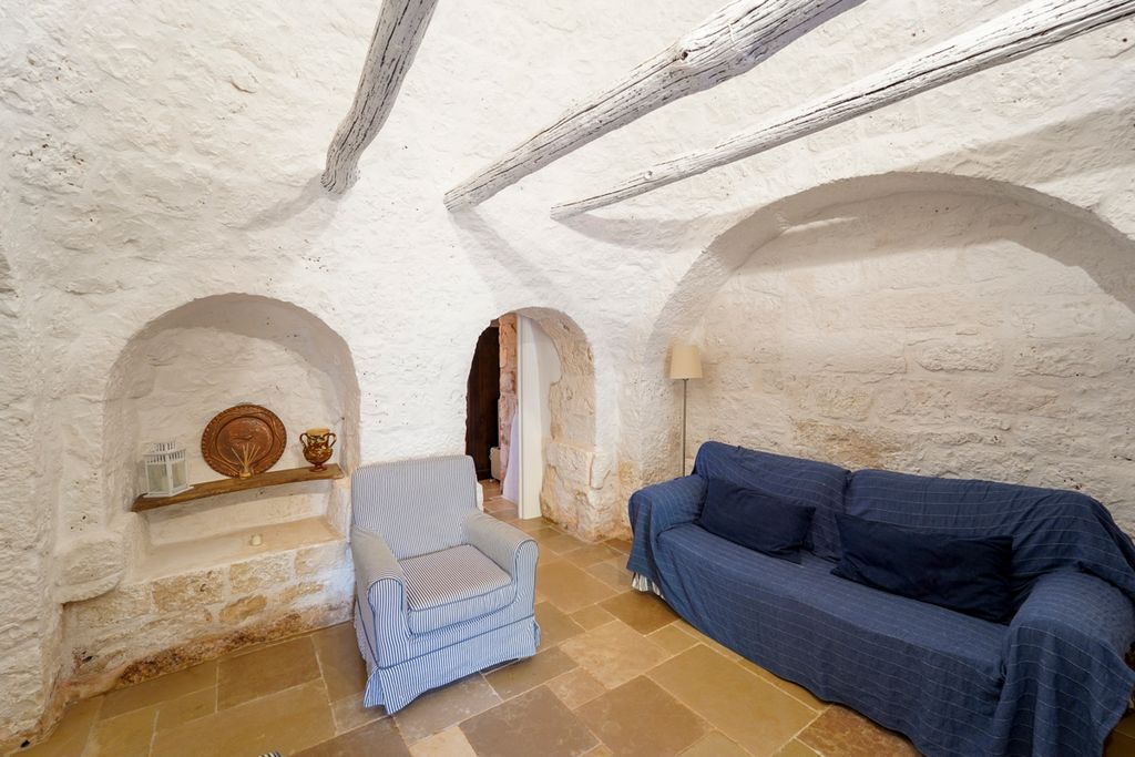 Trullo Joel Puglia Olivers Travels3
