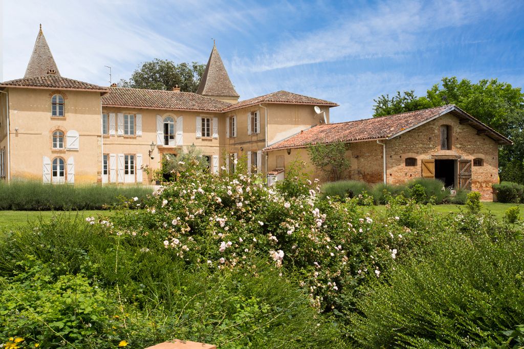 Chateau Noble Midi Pyrenees Olivers Travel 1
