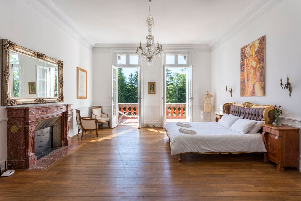 Chateau Histoire Midi Pyrenees Olivers travels 4