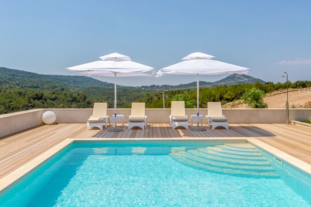 Sunny House Dalmatia Hvar Olivers Travels 02