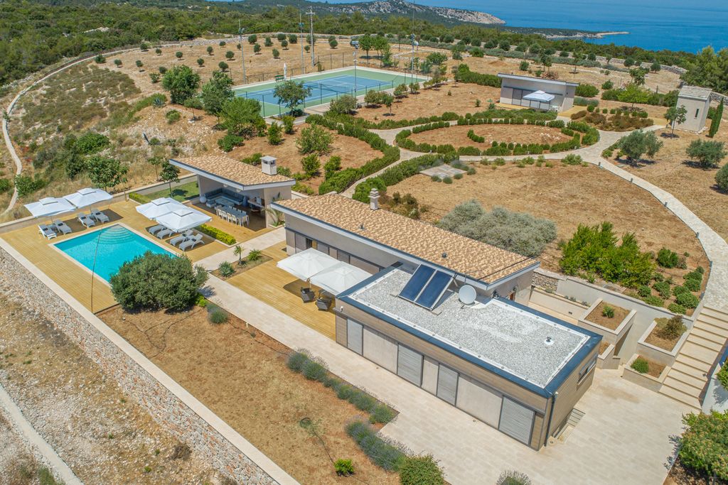 Sunny House Dalmatia Hvar Olivers Travels 01