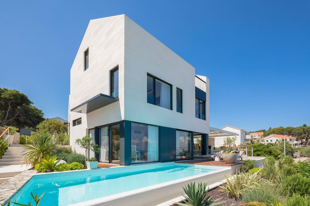 Sutivan Beach House Brac OliversTravels 1