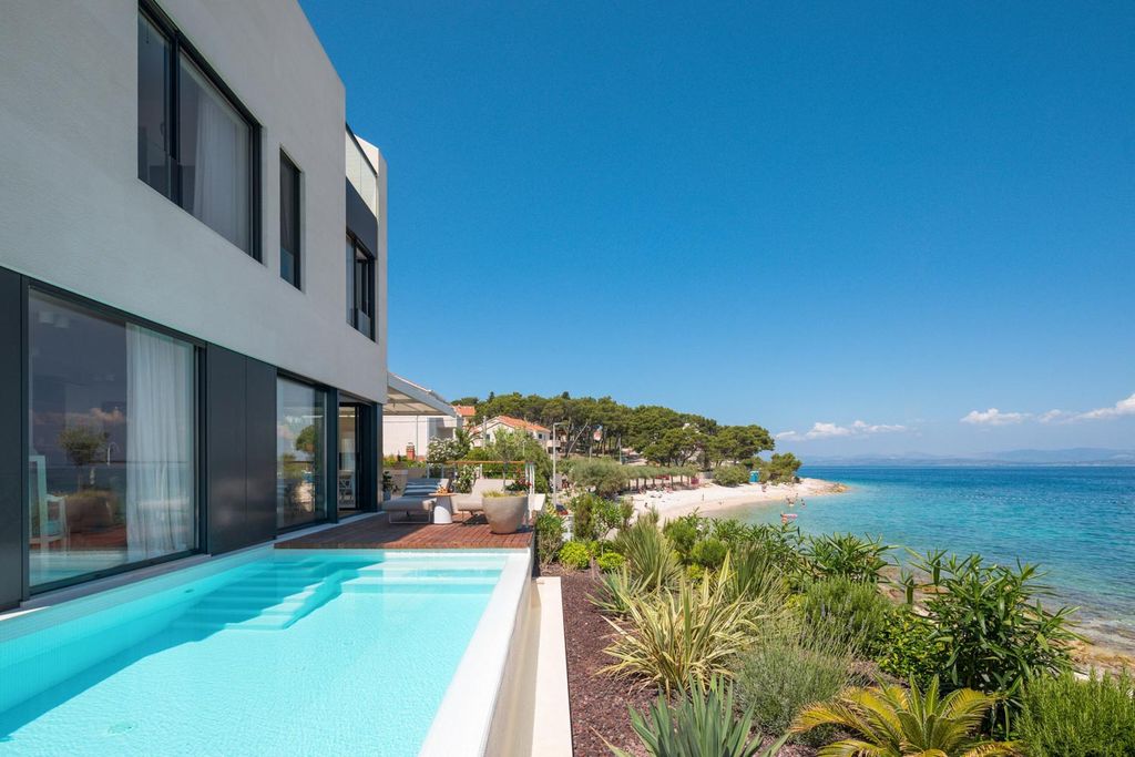 Sutivan Beach House Brac OliversTravels 2