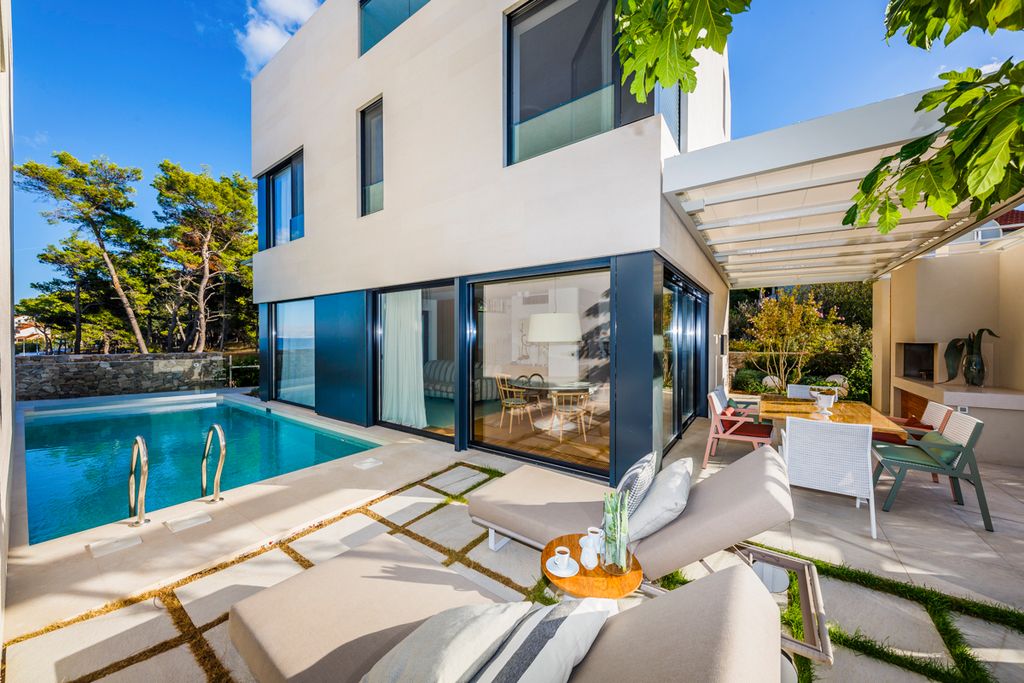 Sutivan Beach House III Dalmatia Olivers Travels 5