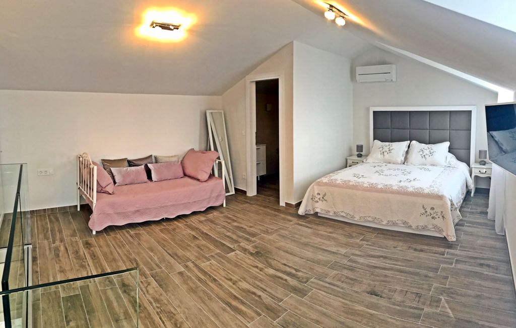 Villa Jesenice Dalmatia Olivers Travels 3