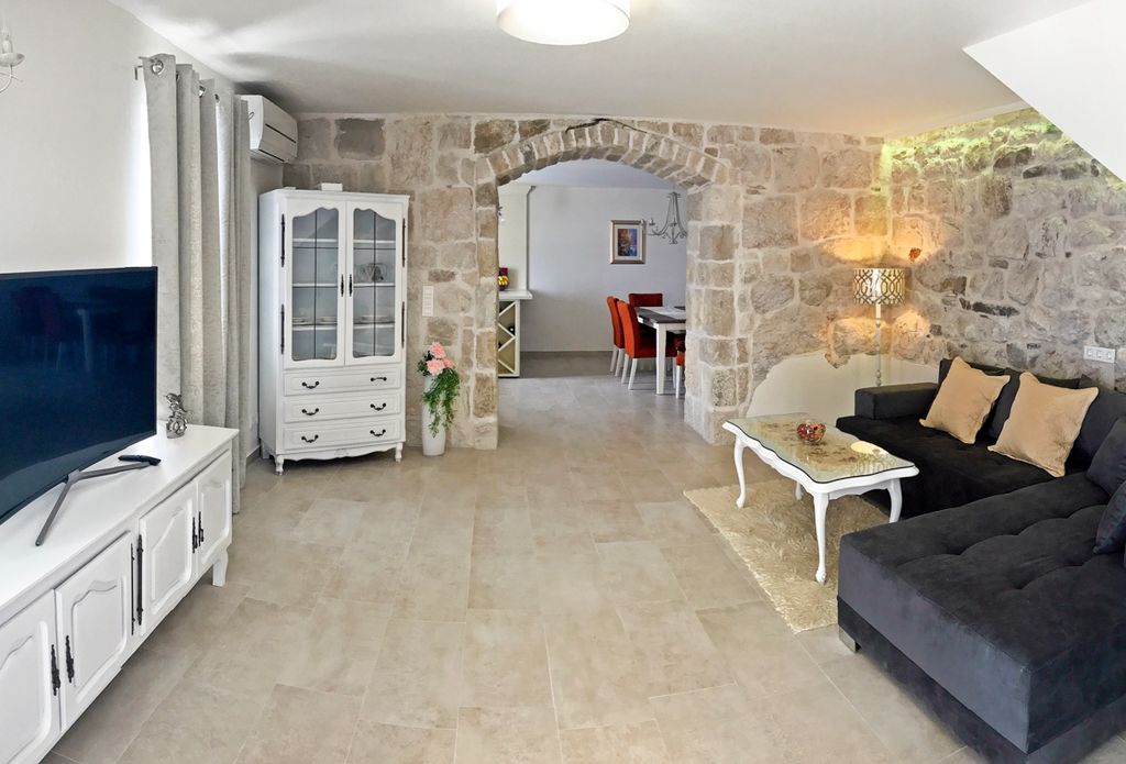 Villa Jesenice Dalmatia Olivers Travels 2