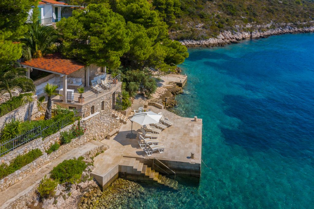 Villa Pharia Dalmatia Hvar Olivers Travels 02