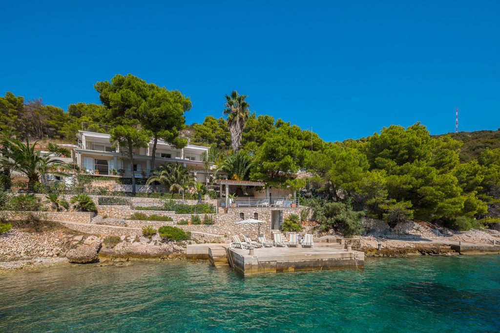 Villa Pharia Dalmatia Hvar Olivers Travels 01