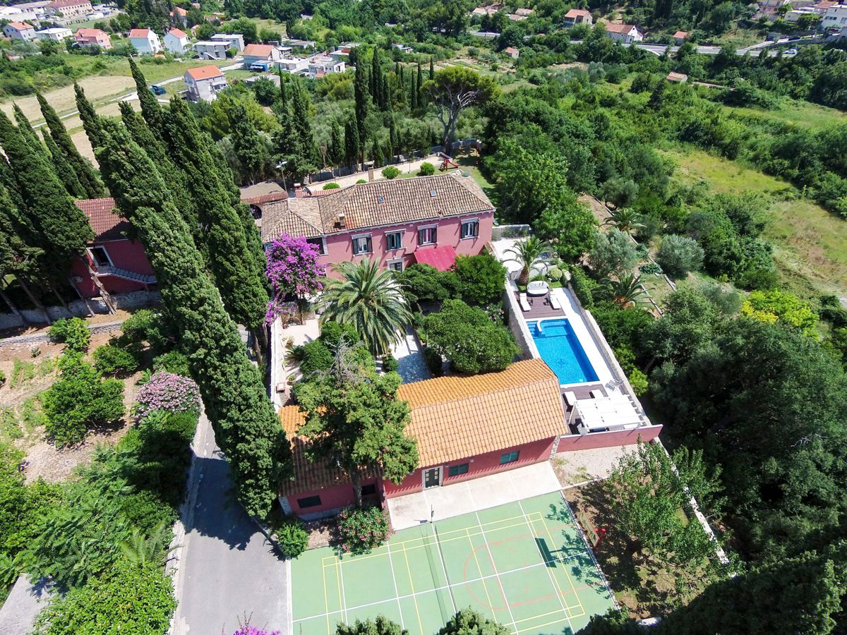 Villa Adrijana