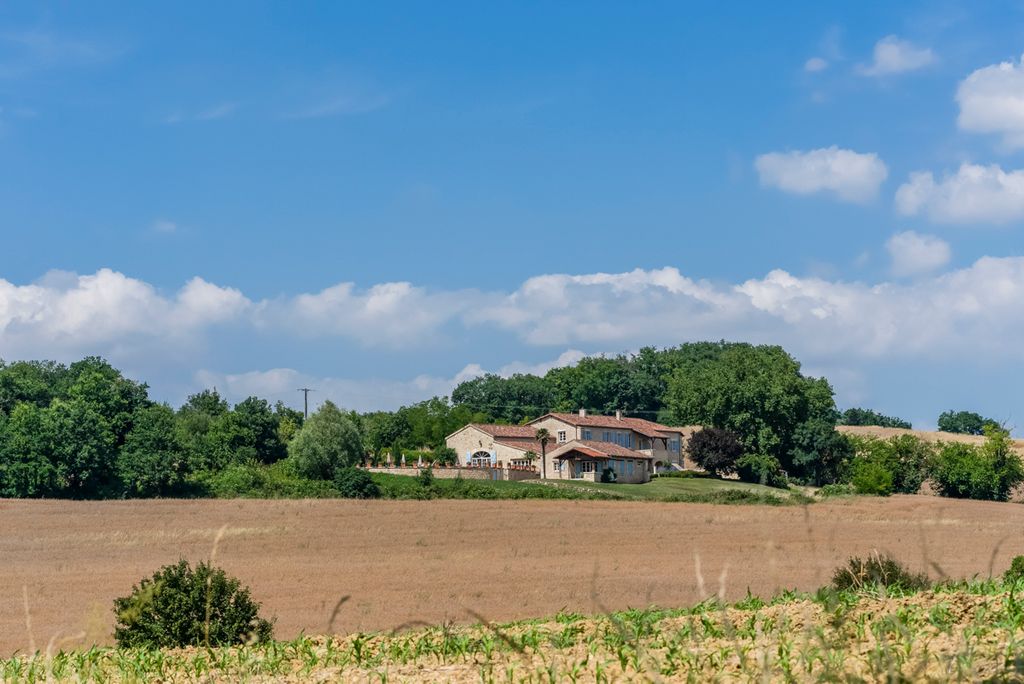 Aranton Farmhouse Fr Midi Pyrenees Olivers Travels 5
