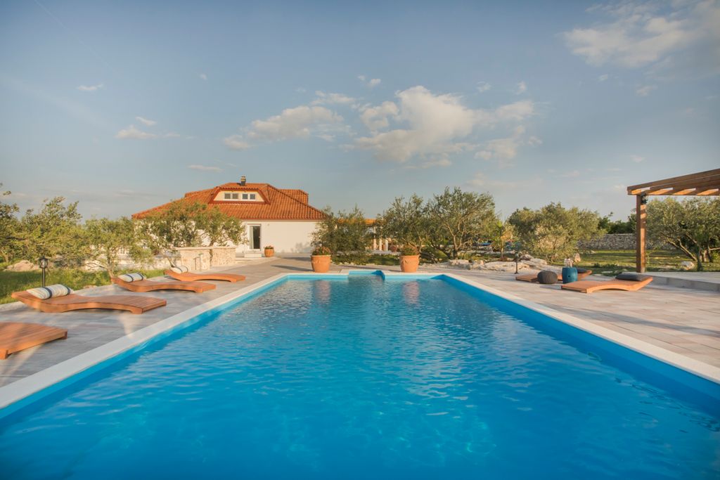 Vodice Villa Dalmatia Olivers Travels1