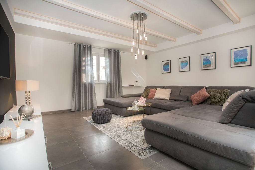 Vodice Villa Dalmatia Olivers Travels14