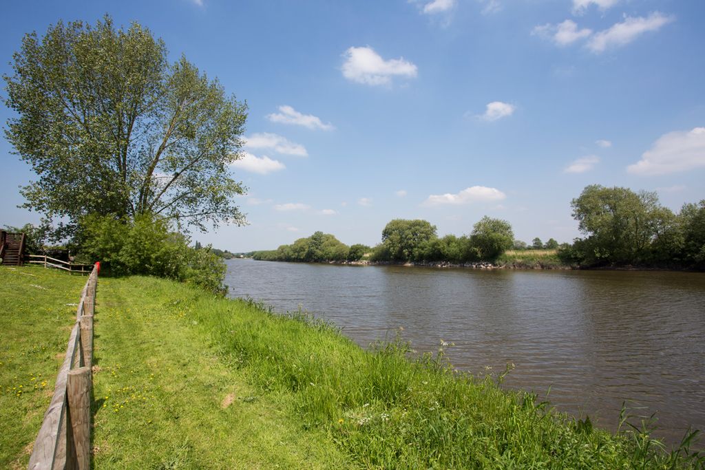 River Severn Mansion Cotswolds Olivers Travel2