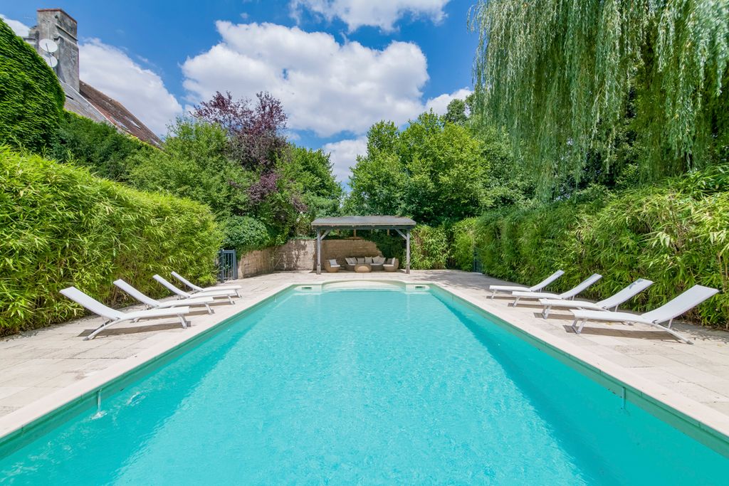 Chateau Bourgogne Burgundy Olivers Travel1