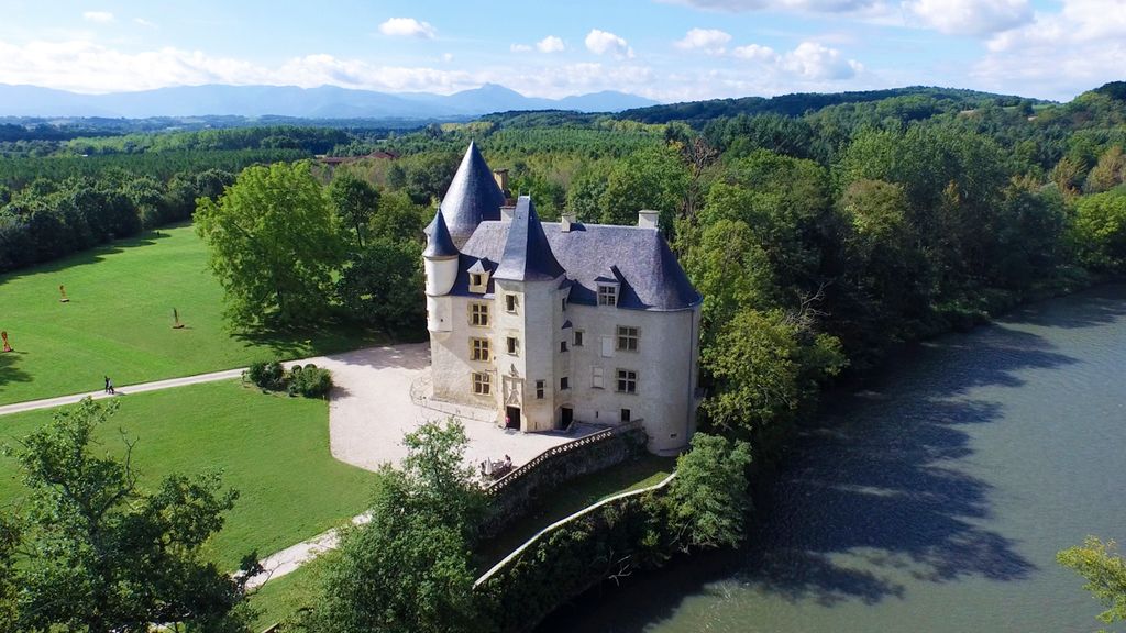 Chateau de Montpezat Midi Pyrenees Olivers Travls26