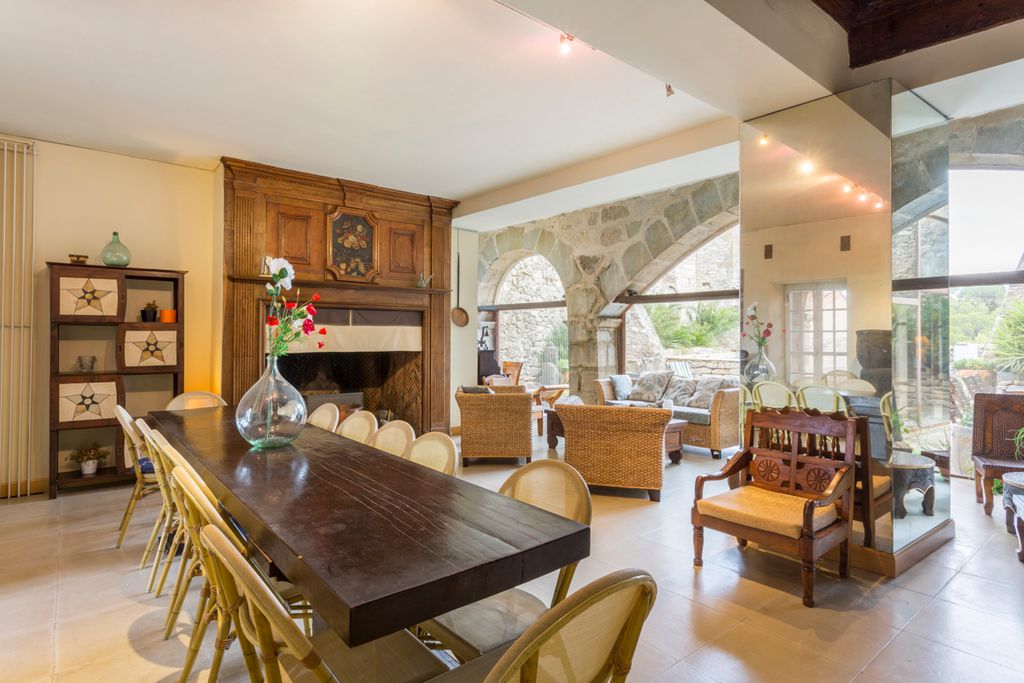 Chateau Asturias Languedoc Olivers Traels3