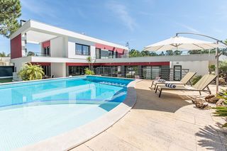 Villa Feliciana Lisbon Coast Oliver Travels1