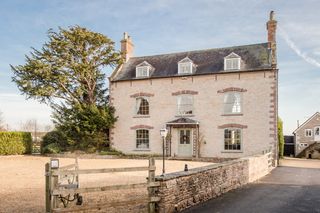 The Bell And Flamingo Cotswolds Olivers Travels 1